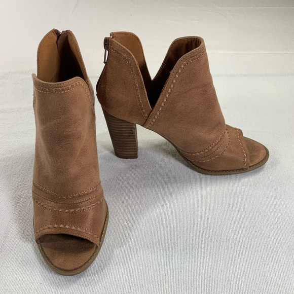 Report Shoes - Report Blix Tan Suede Open Peep Toe Heeled Bootie Top Stitching Detail Size 6.5